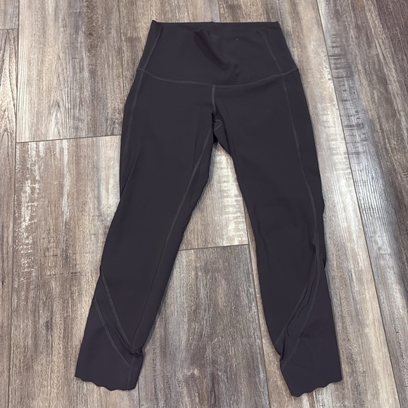 Lululemon Wunder Under Crop Scallop Gray Leggings size 6 - Picture 3 of 10